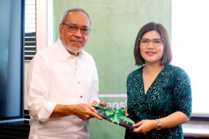 From Left_ Renato Claravall, President and Acting CEO of Philippine Veteran's Bank _ Lisa Lou Castro-Sabado, Cash Management Solutions Director of the From Palawan Group of Companies. jpg