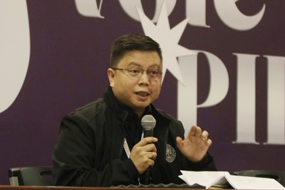 Comelec spokesperson John Rex Laudiangco (center) (PNA photo by Ferdinand Patinio)