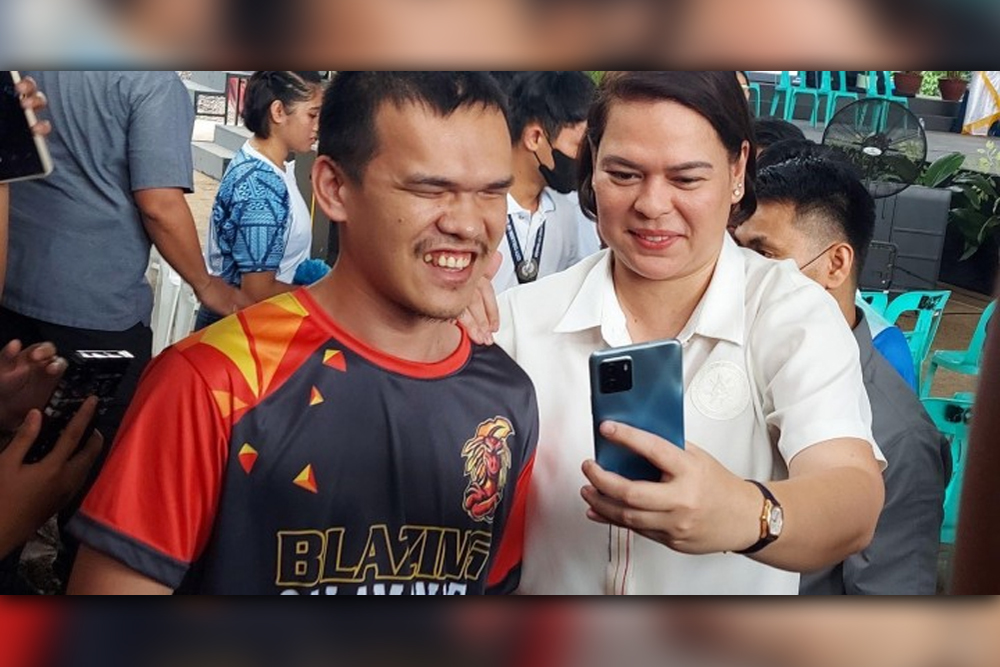 SELFIE WITH VP. Vice President and concurrent Education Secretary Sara Z. Duterte takes a selfie with a visually impaired student during the fourth founding anniversary of the City College of Davao in Davao City on Monday (Jan. 22, 2024). Duterte said the possibility of reverting to a June-March school calendar is ongoing. (PNA photo by Robinson Niñal Jr.)