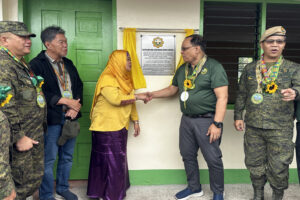 103rd Infantry Brigade Deputy Commander Col. Billy Dela Rosa, Butig Mayor Dimnatang Pansar, and Civil-Military Operations Regiment Deputy Commander Col. Marces Gayat. (Photo by DCC/PIA-10 Lanao del Sur)