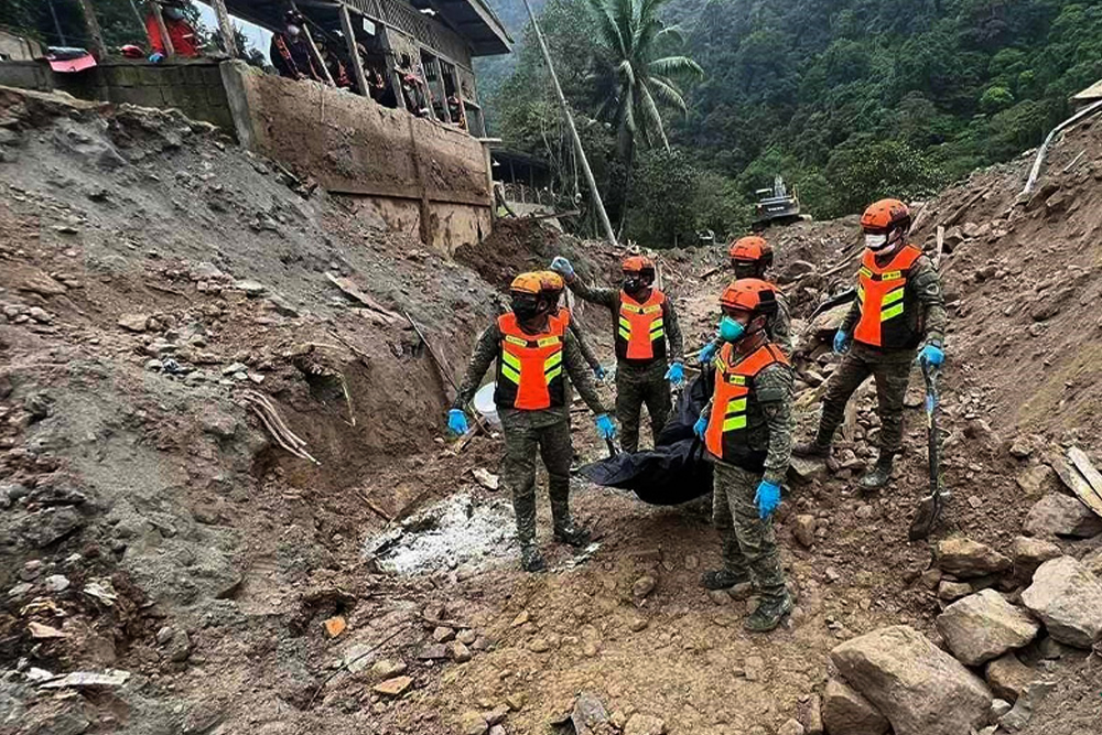 Army rescuers and government responders recover another body at the landslide ground zero in Barangay Masara, Davao de Oro on Feb. 12, 2024. (Philippine Army/Facebook)