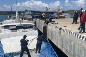 PH Navy gunboat intercepts P64-M undocumented tobacco