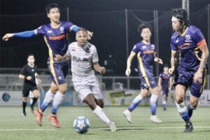 SCORING MACHINE. Cebu Football Club Dutch-Surinamese forward Zamoranho Ho-A-Tham breaks past from the Loyola FC defenders to score his first goal in the PFL 2024 season opener at the Dynamic Herb/Borromeo stadium in Talisay City Cebu (Photo by Robert ‘Kid’ Nicart)