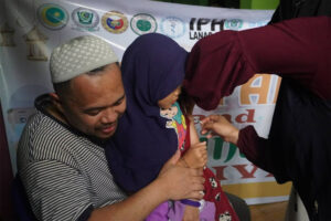 The Integrated Provincial Health Office in Lanao del Sur conducted a mass immunization campaign to end the measles outbreak in the province. (Photo courtesy of IPHO-Lanao del Sur)