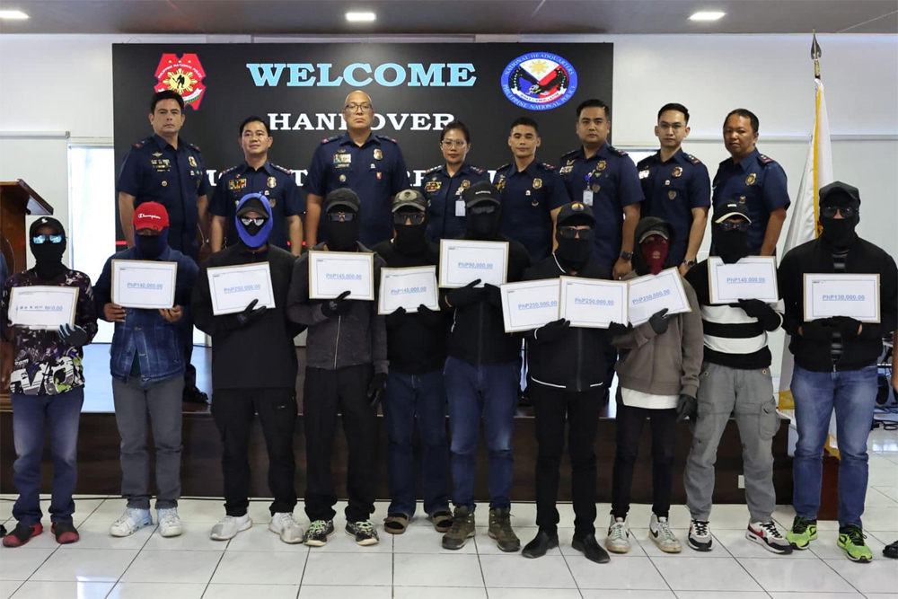 REWARD. A total of 10 informants received reward from the PNP in simple rites in Camp Crame, Quezon City on Thursday (May 9, 2024). The informants' tips resulted in the arrest of 11 most wanted persons involved in serious crimes such as murder, rape, robbery, and carnapping. (Photo courtesy PNP-PIO)