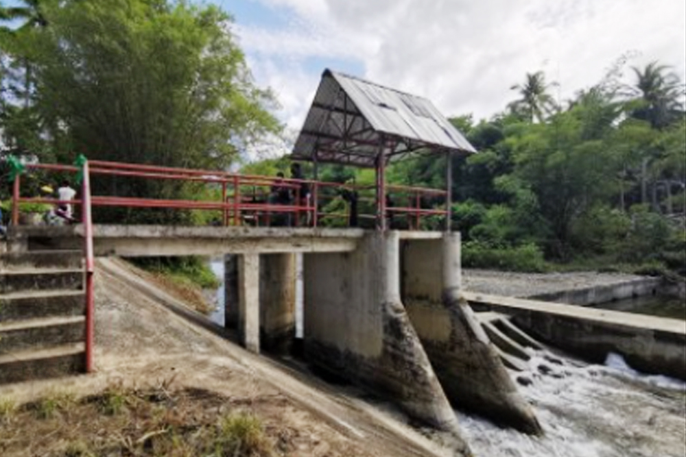 IRRIGATION PROJECT. The National Irrigation Administration in Davao Region (NIA-11) turns over a newly completed irrigation project worth PHP136.6 million to the TAKASOTA Irrigators Association (IA) Inc. in Sulop town, Davao del Sur on Wednesday (May 8, 2024). The Tanwalang Small Irrigation Project will serve 300 hectares of farmland covering the villages of Tanwalang, Katipunan, Solongvale, and Tala-o. (Photo from NIA-11)