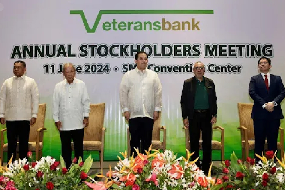 (L-R) AFP Chief of Staff Gen. Romeo S. Brawner Jr.; PVB Chairman Roberto F. De Ocampo, OBE; House Speaker Ferdinand Martin G. Romualdez; PVB President & CEO Renato Claravall; and Deputy Treasurer Eduardo Anthony G. Mariño III at the Veterans Bank Annual Stockholders’ Meeting