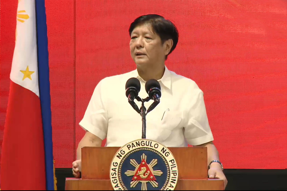 President Ferdinand R. Marcos Jr. on Thursday personally extended close to PhP60 million in financial assistance under the Presidential Assistance to Farmers and Fisherfolk (PAFF) to help Filipinos affected by the El Niño phenomenon in Davao Region. (Supplied photo)